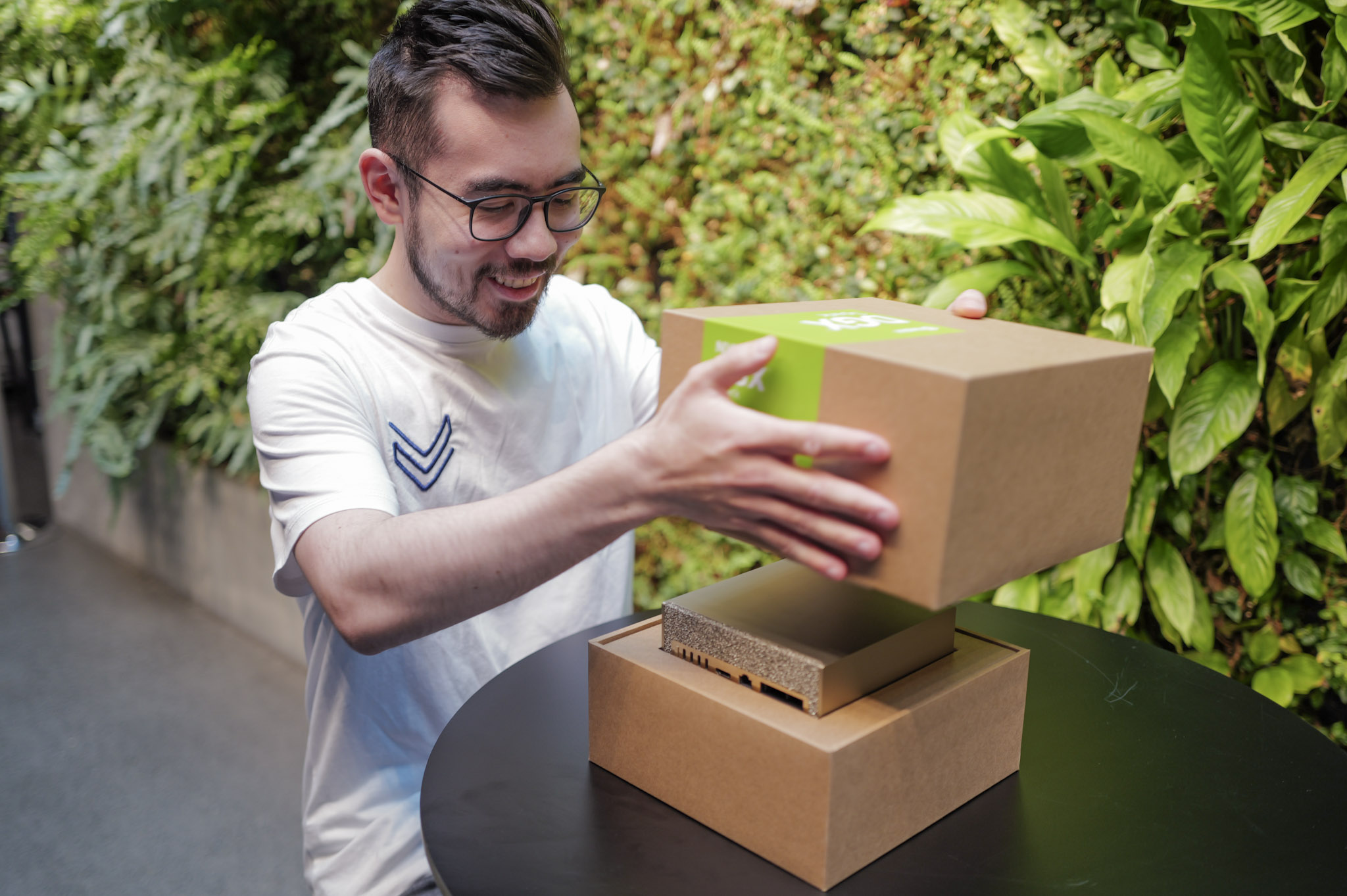 „Þetta er Spark inn í framtíðina“ sagði Gísli þegar hann opnaði fyrstu vélina. Myndir/Jón Snær Ragnarsson